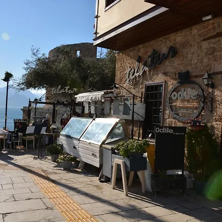 Odile Konak Hostel *