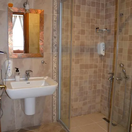 Odile Konak Hostel *