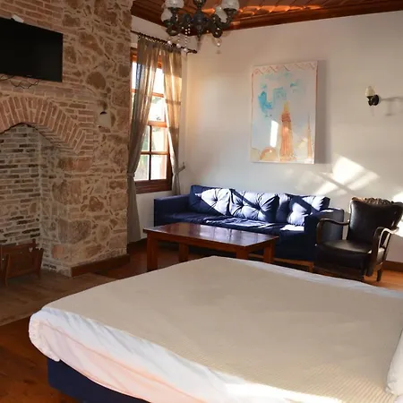 Odile Konak Hostel *